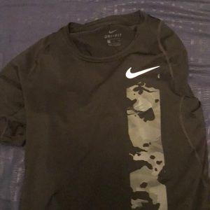 Men’s S Nike tee